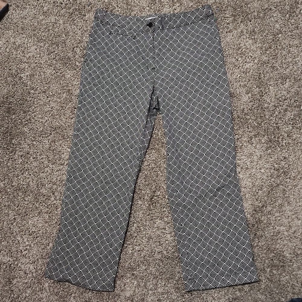 𝅺LIZ Claiborne Lizgolf Geometric Black and white size 4 capri bermuda golf pant - Picture 3 of 7